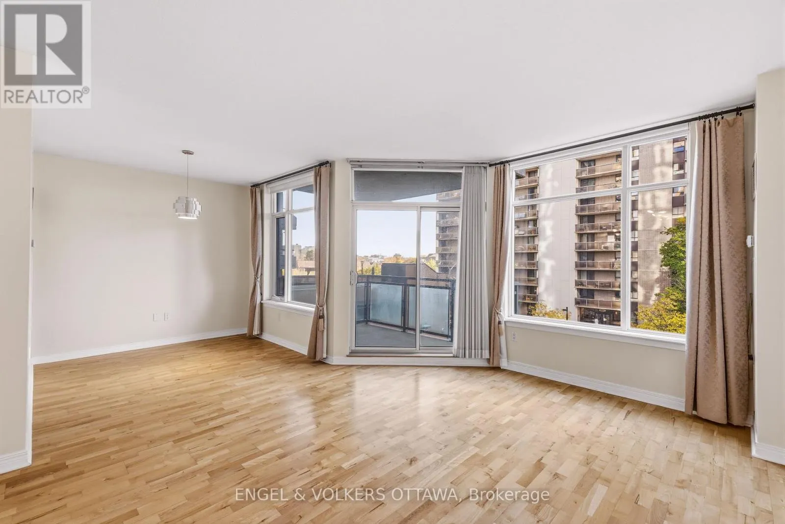 406 - 570 LAURIER AVENUE