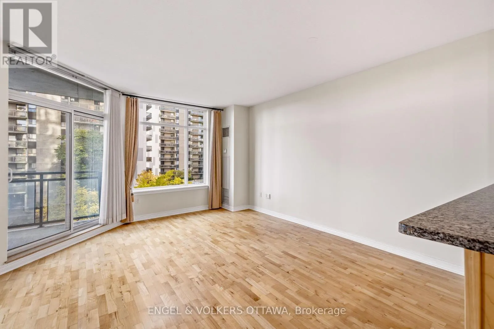 406 - 570 LAURIER AVENUE