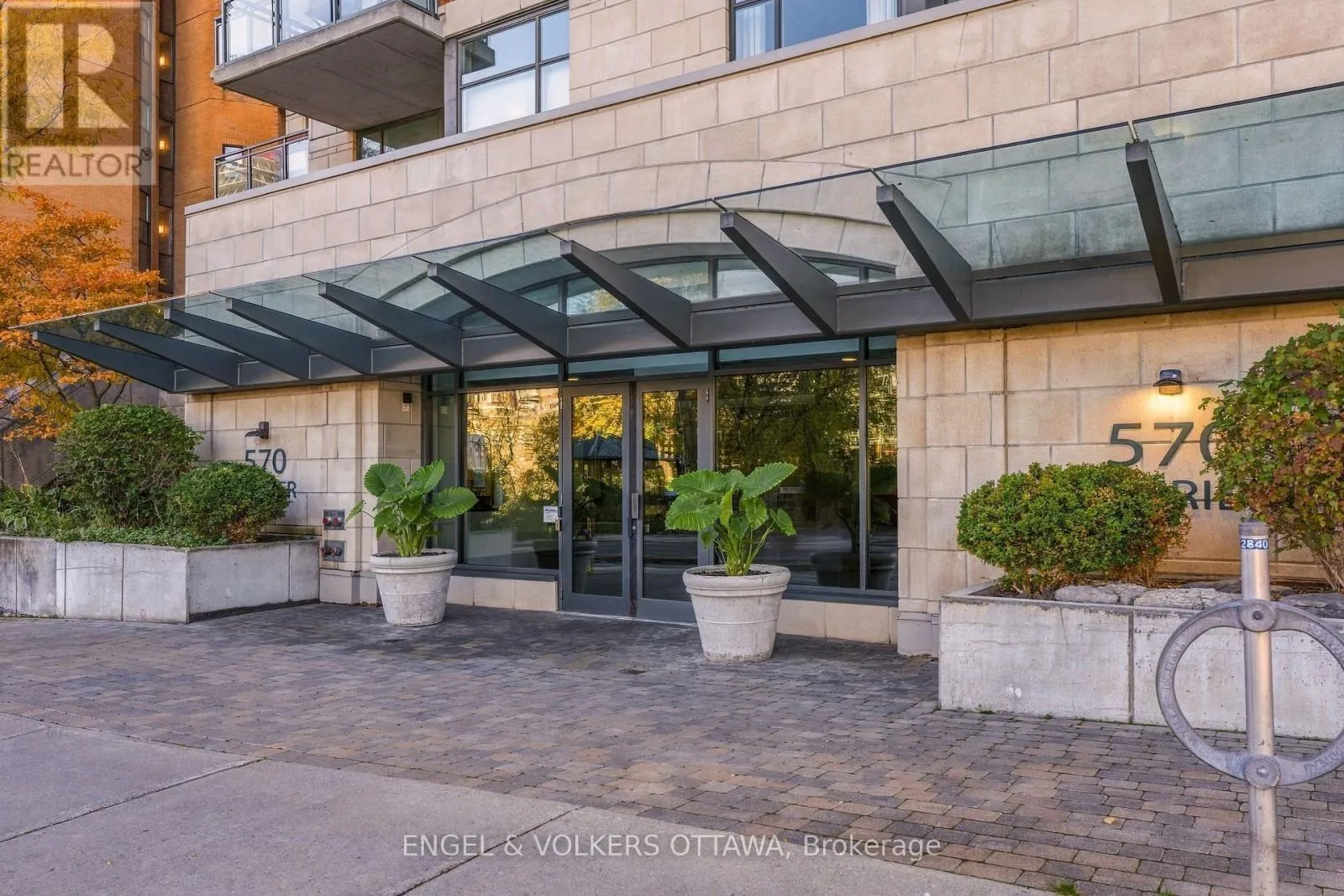 406 - 570 LAURIER AVENUE