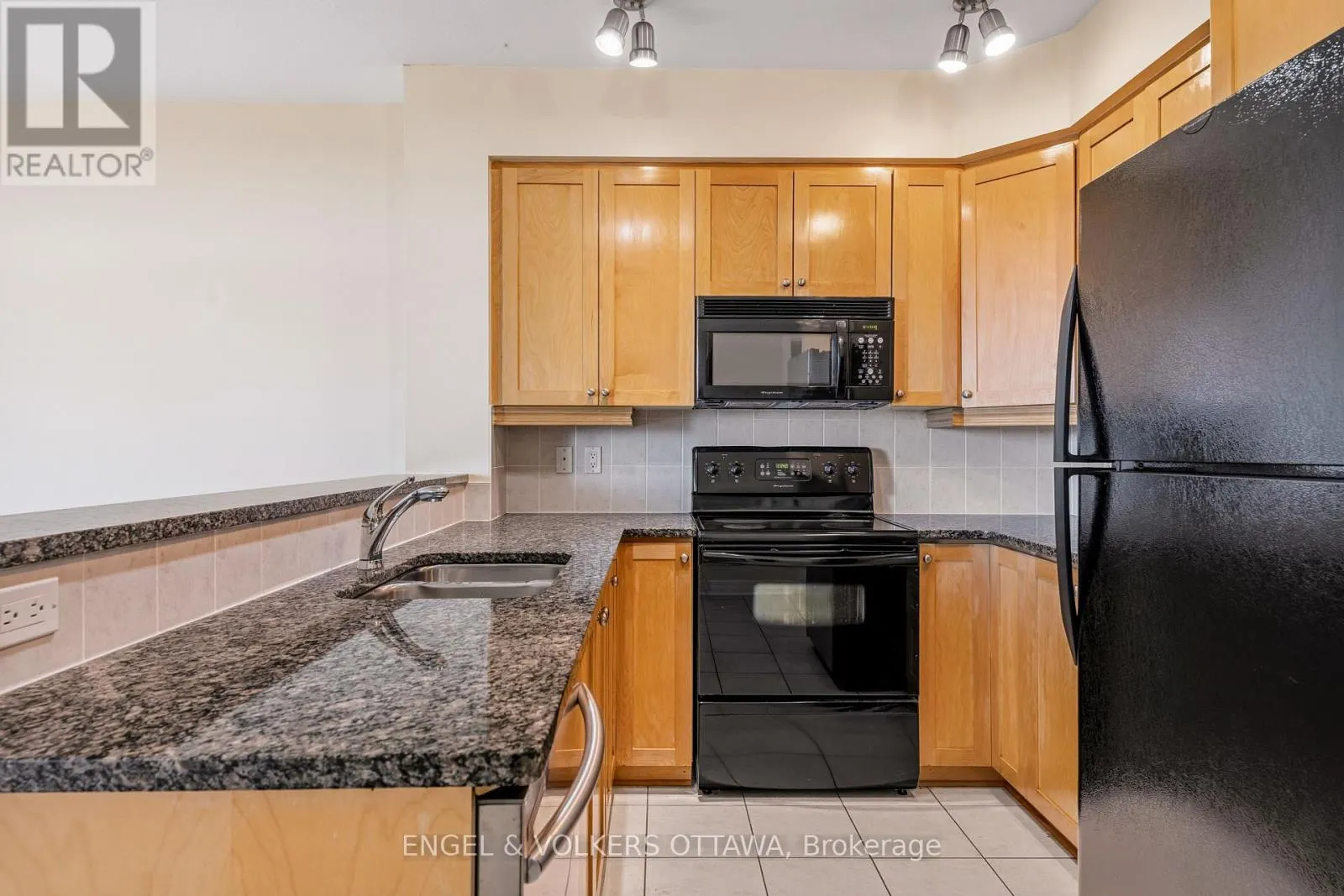 406 - 570 LAURIER AVENUE