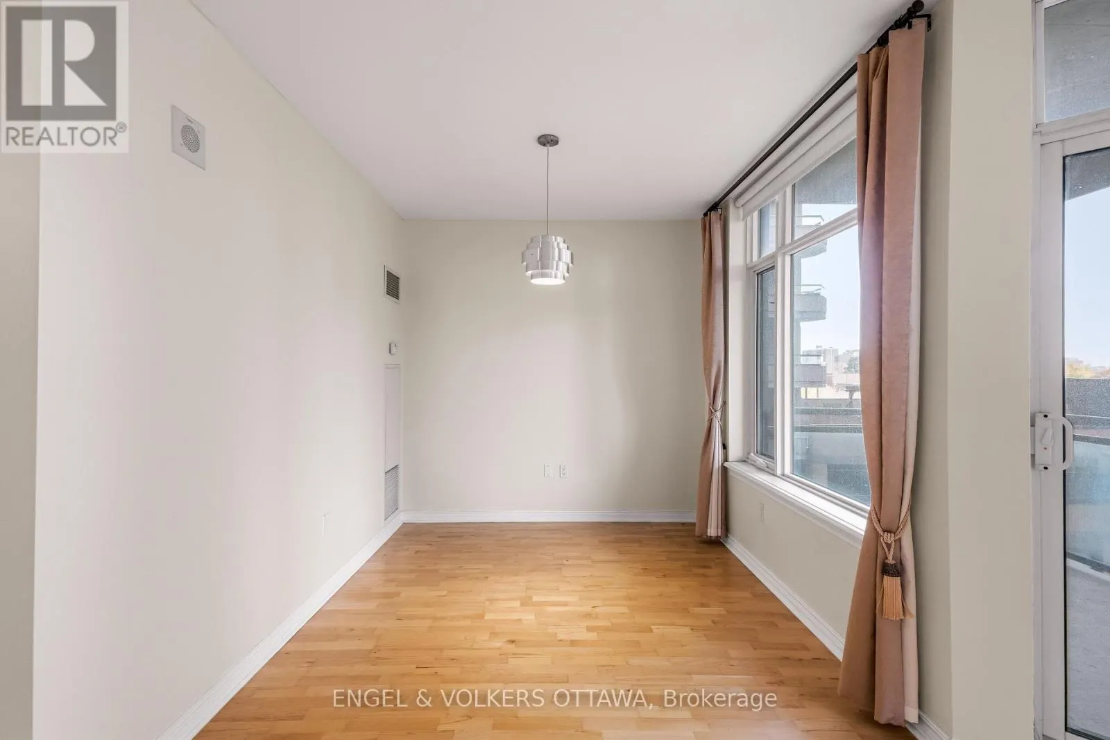 406 - 570 LAURIER AVENUE