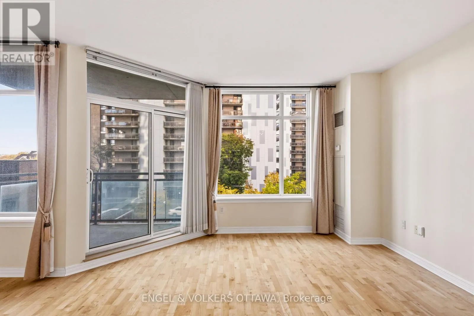 406 - 570 LAURIER AVENUE