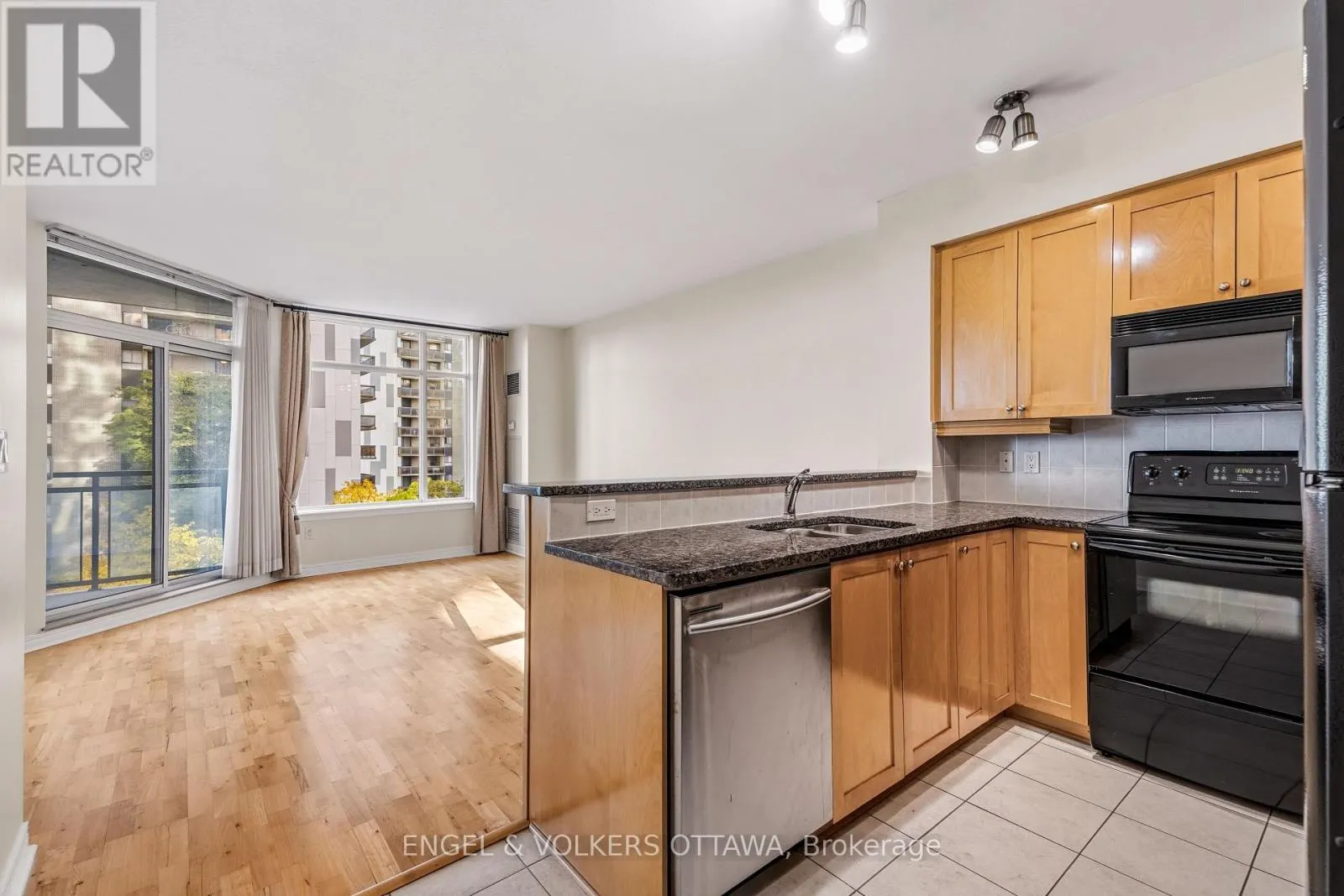 406 - 570 LAURIER AVENUE
