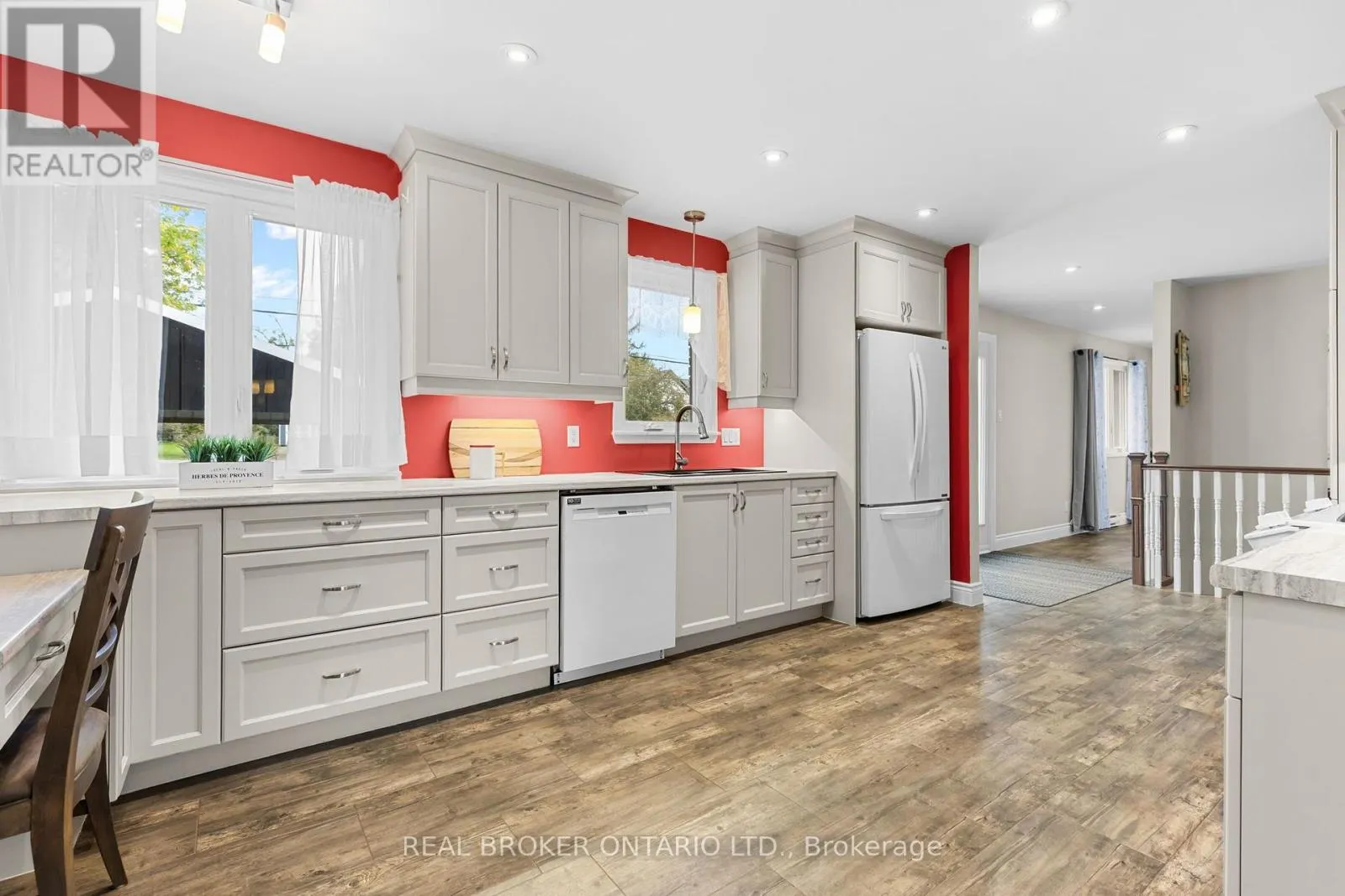316 CLOTHIER STREET W