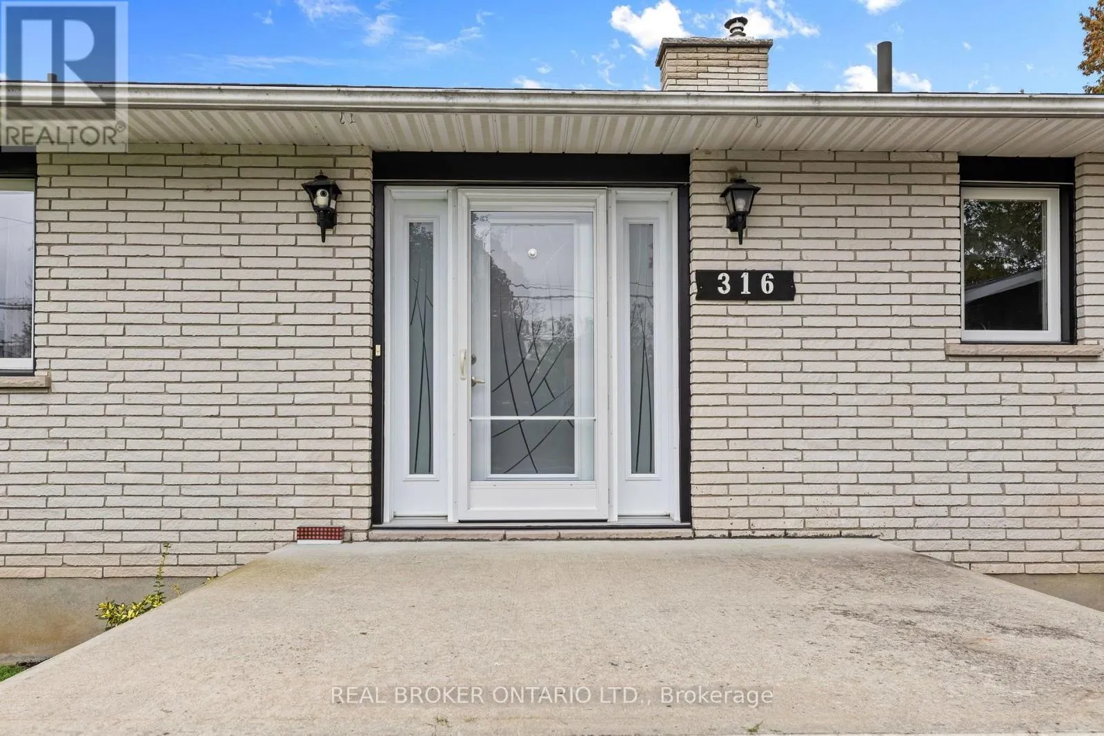 316 CLOTHIER STREET W
