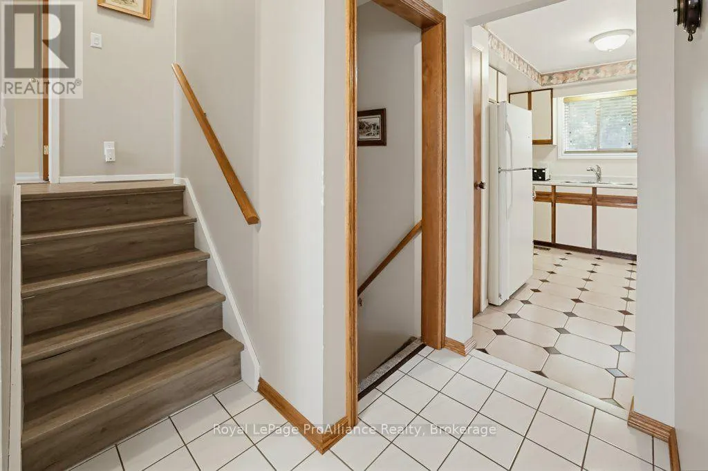 7 YATES COURT
