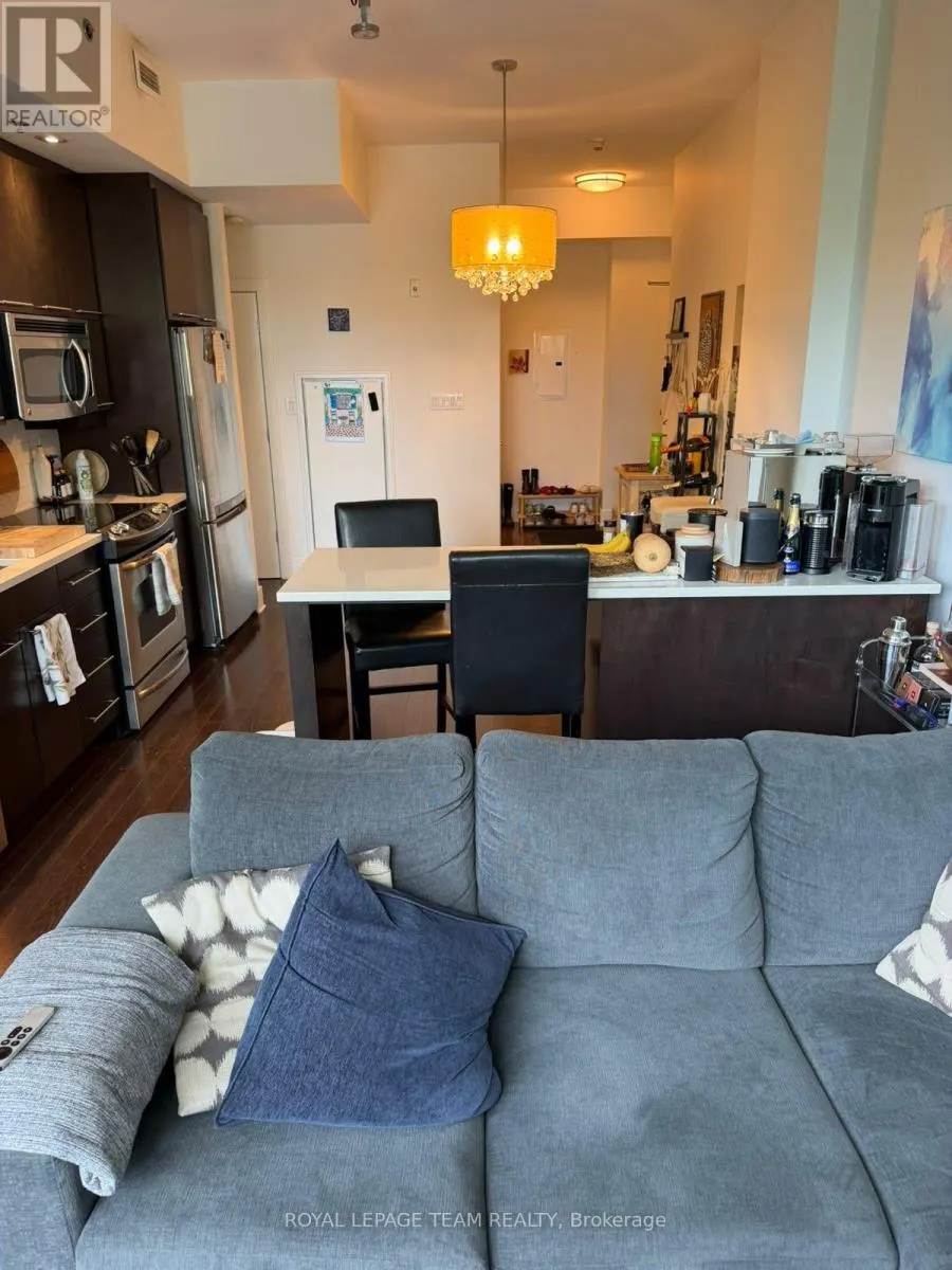 215 - 101 RICHMOND ROAD