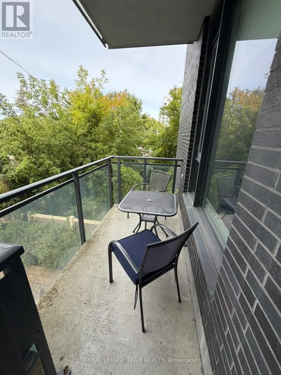 215 - 101 RICHMOND ROAD