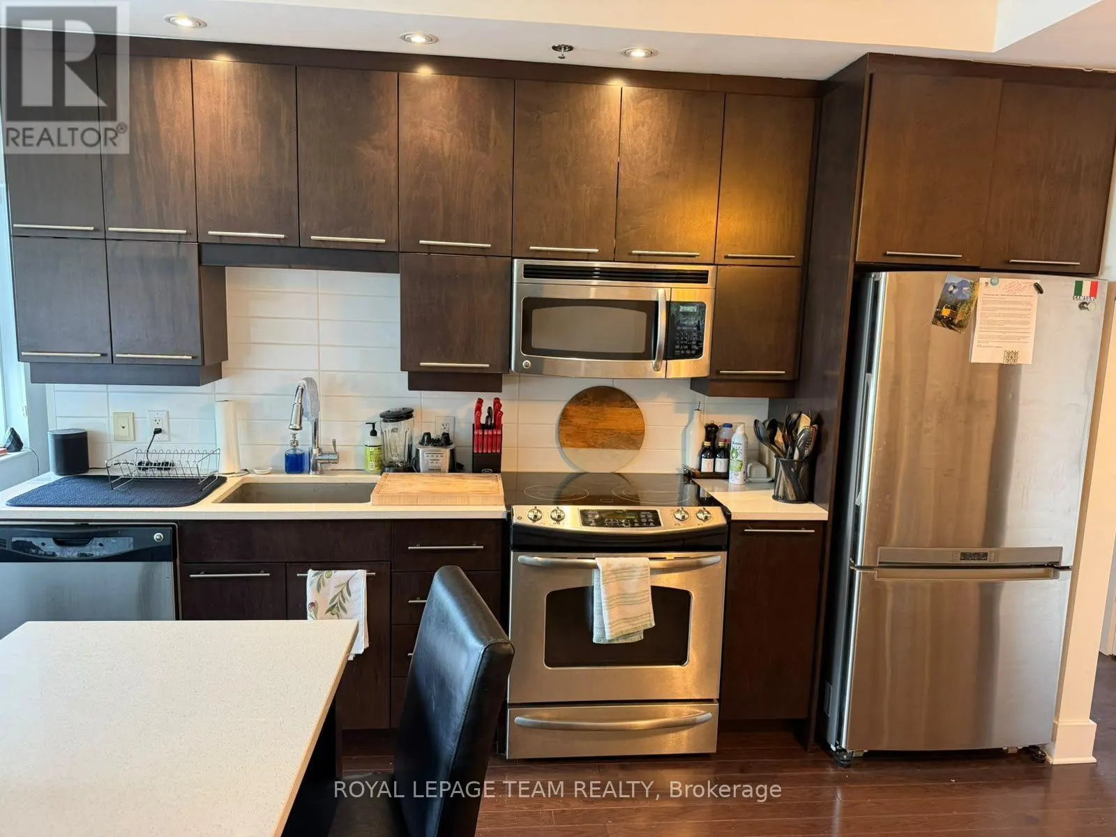 215 - 101 RICHMOND ROAD