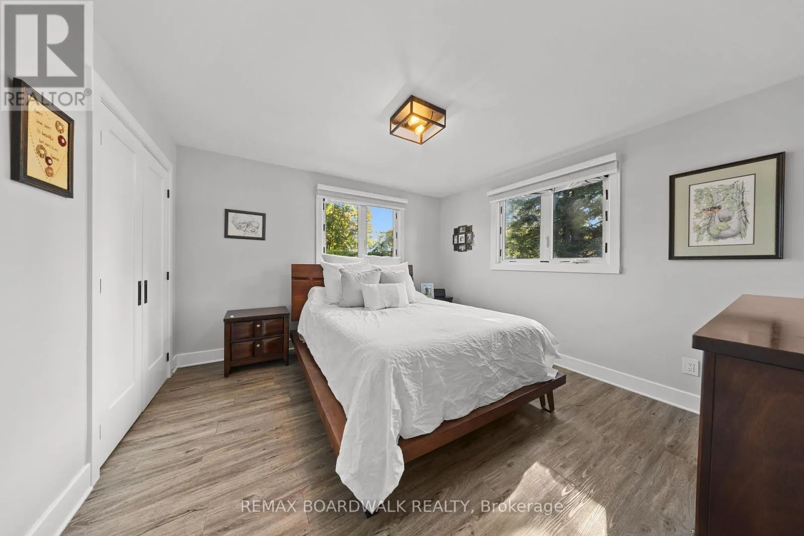 2187 DES PINS STREET