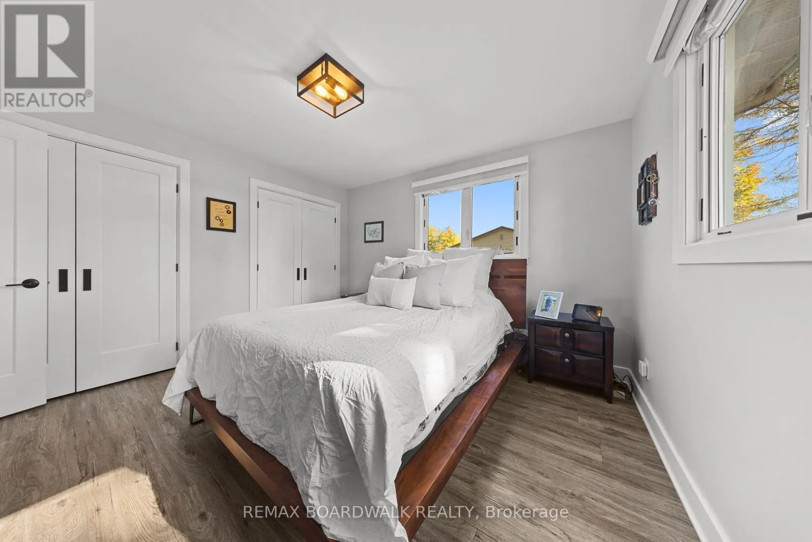2187 DES PINS STREET