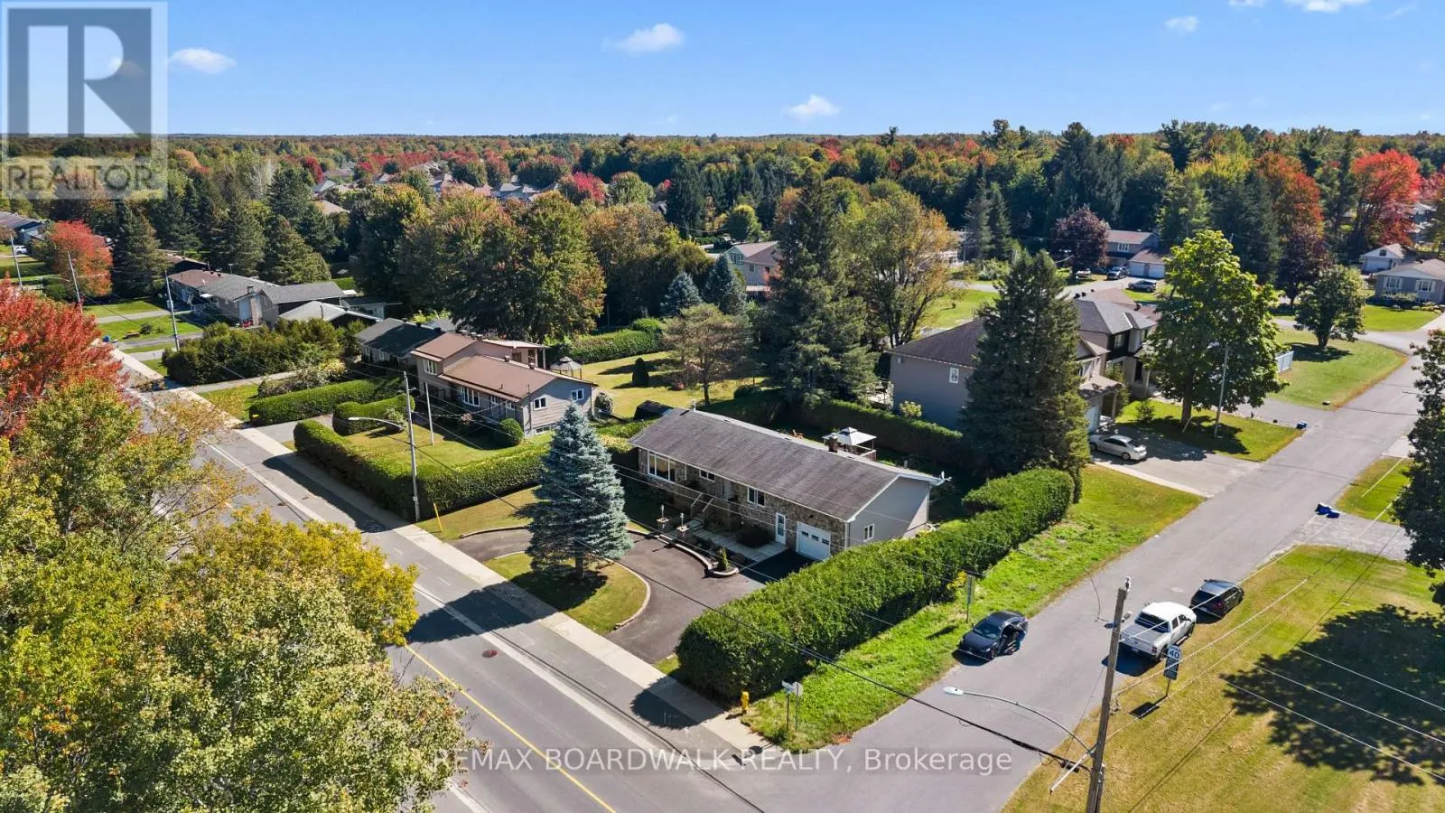 2187 DES PINS STREET