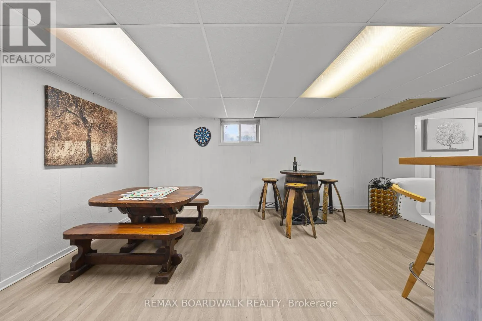 2187 DES PINS STREET