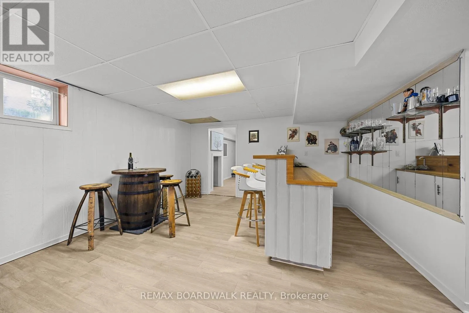 2187 DES PINS STREET