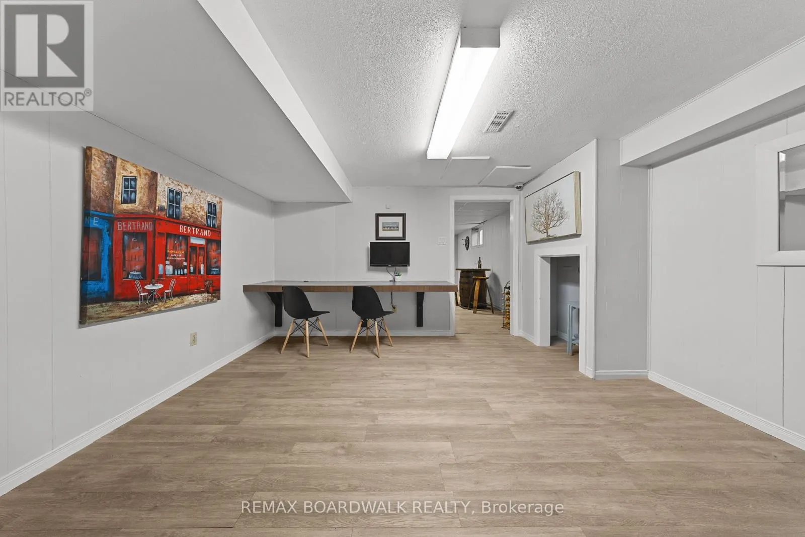 2187 DES PINS STREET