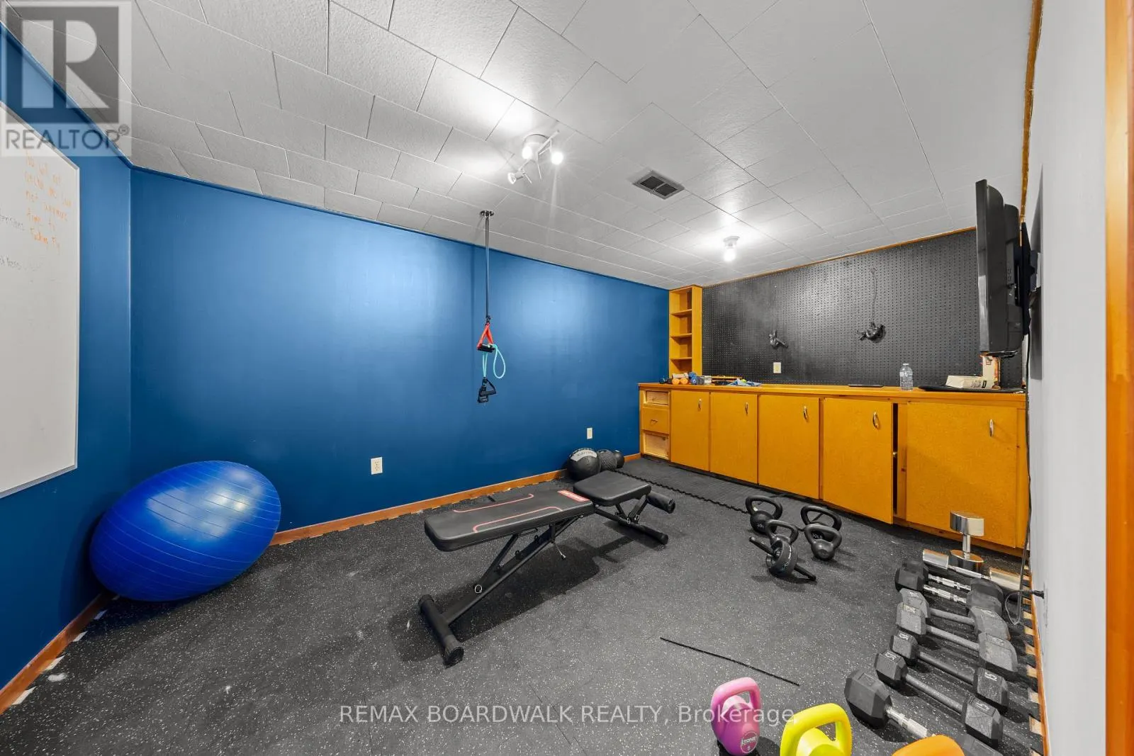 2187 DES PINS STREET