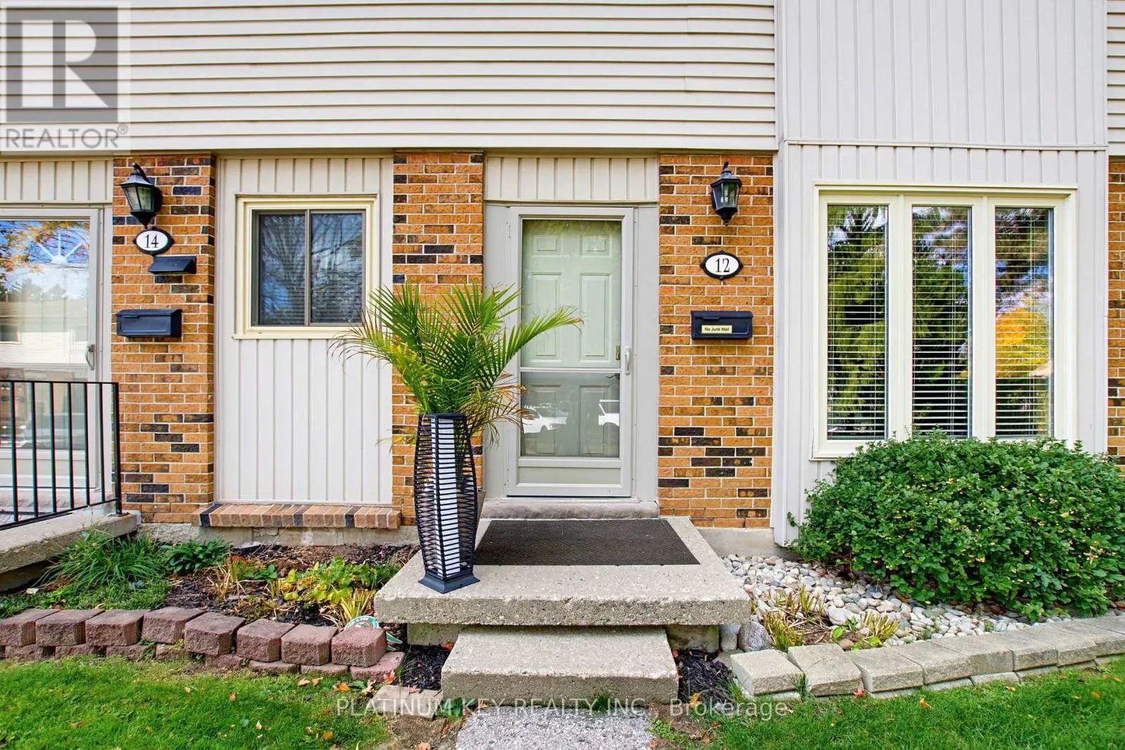 12 - 1328 COMMISSIONERS ROAD W #12