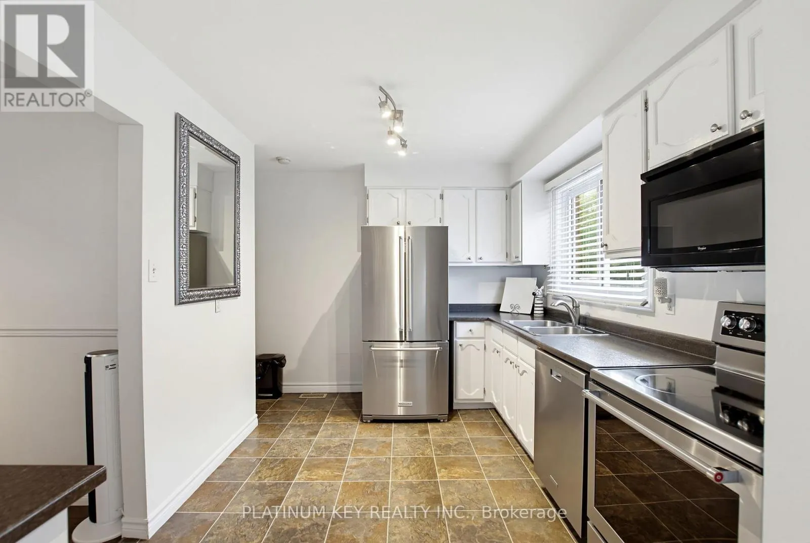 12 - 1328 COMMISSIONERS ROAD W #12