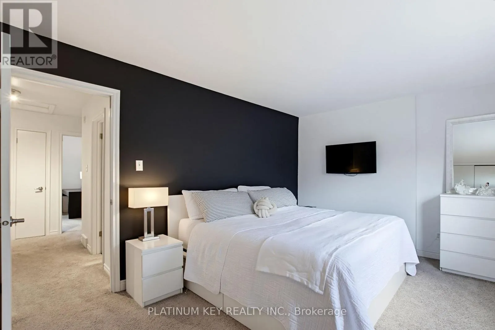 12 - 1328 COMMISSIONERS ROAD W #12
