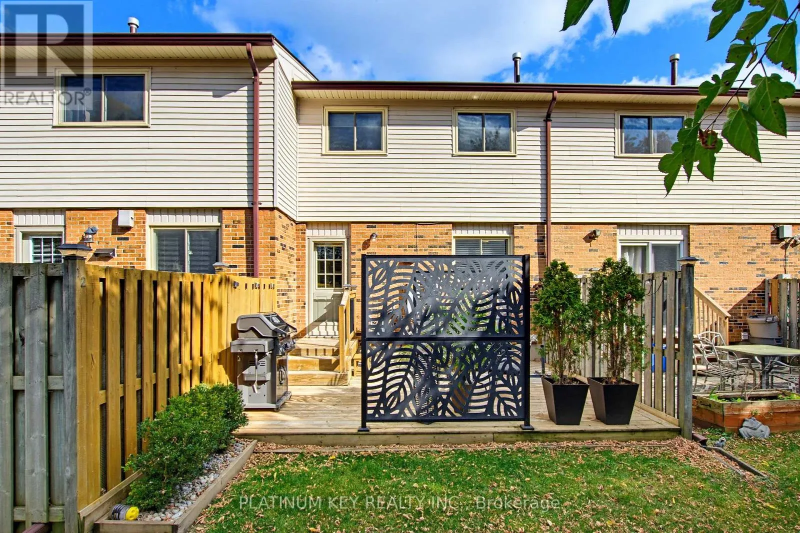 12 - 1328 COMMISSIONERS ROAD W #12