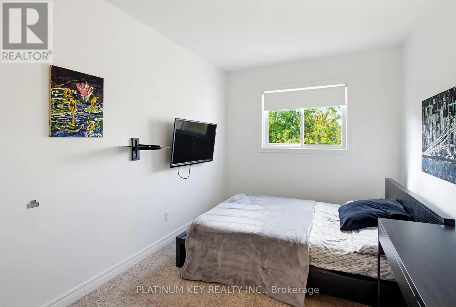 12 - 1328 COMMISSIONERS ROAD W #12