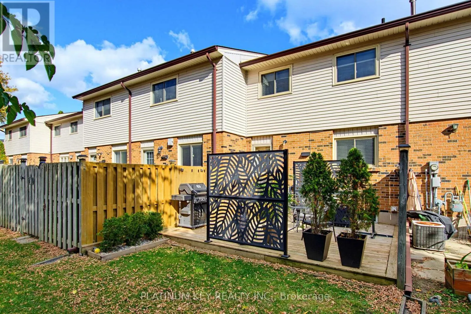 12 - 1328 COMMISSIONERS ROAD W #12