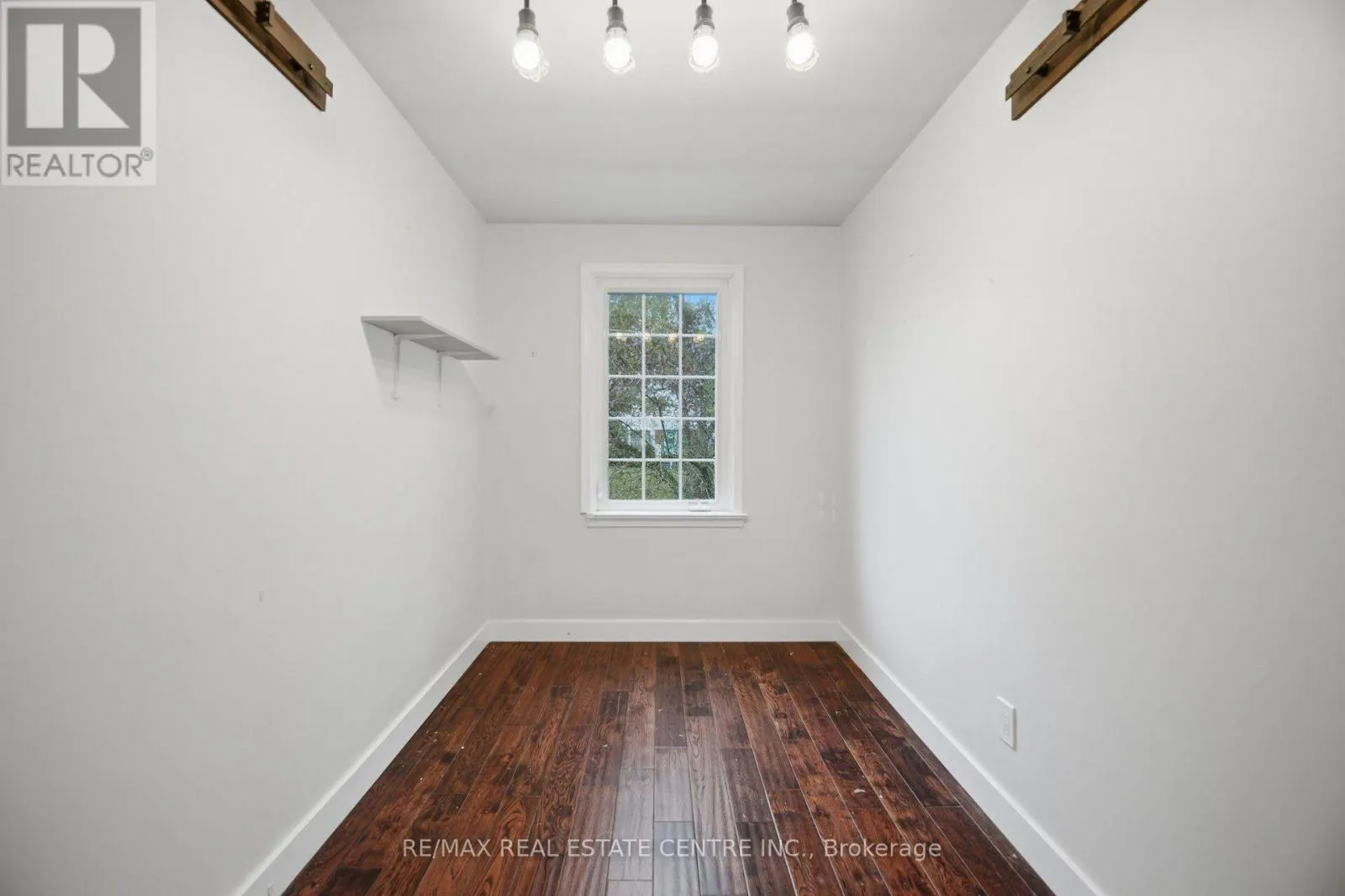 4 LINCOLN CRESCENT