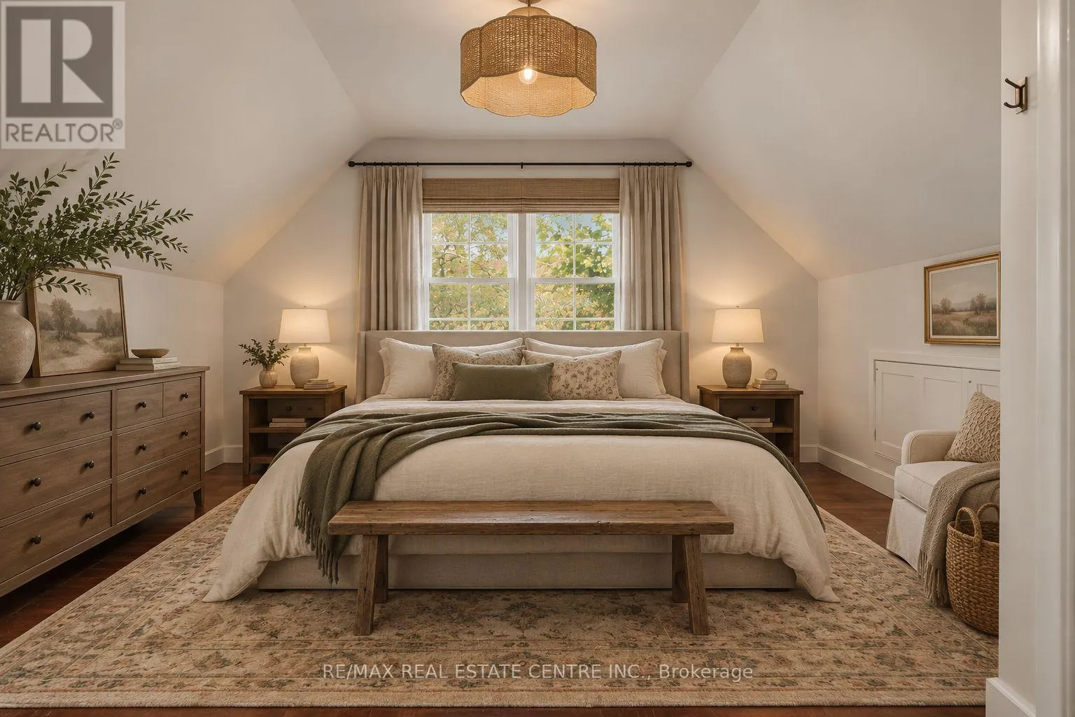 4 LINCOLN CRESCENT