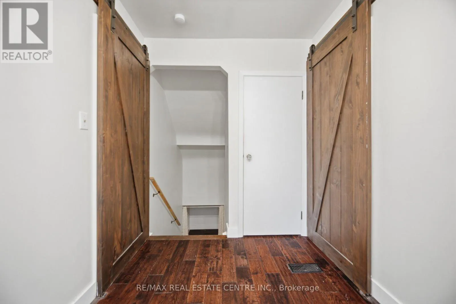 4 LINCOLN CRESCENT