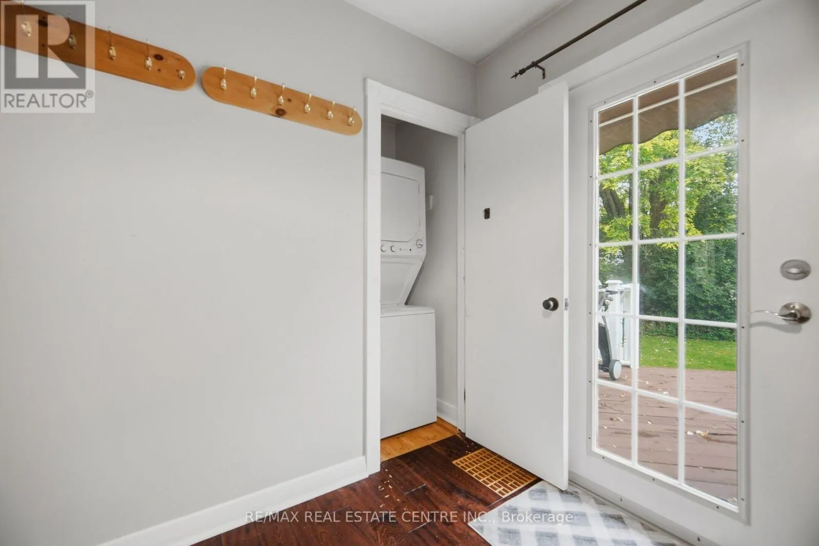 4 LINCOLN CRESCENT
