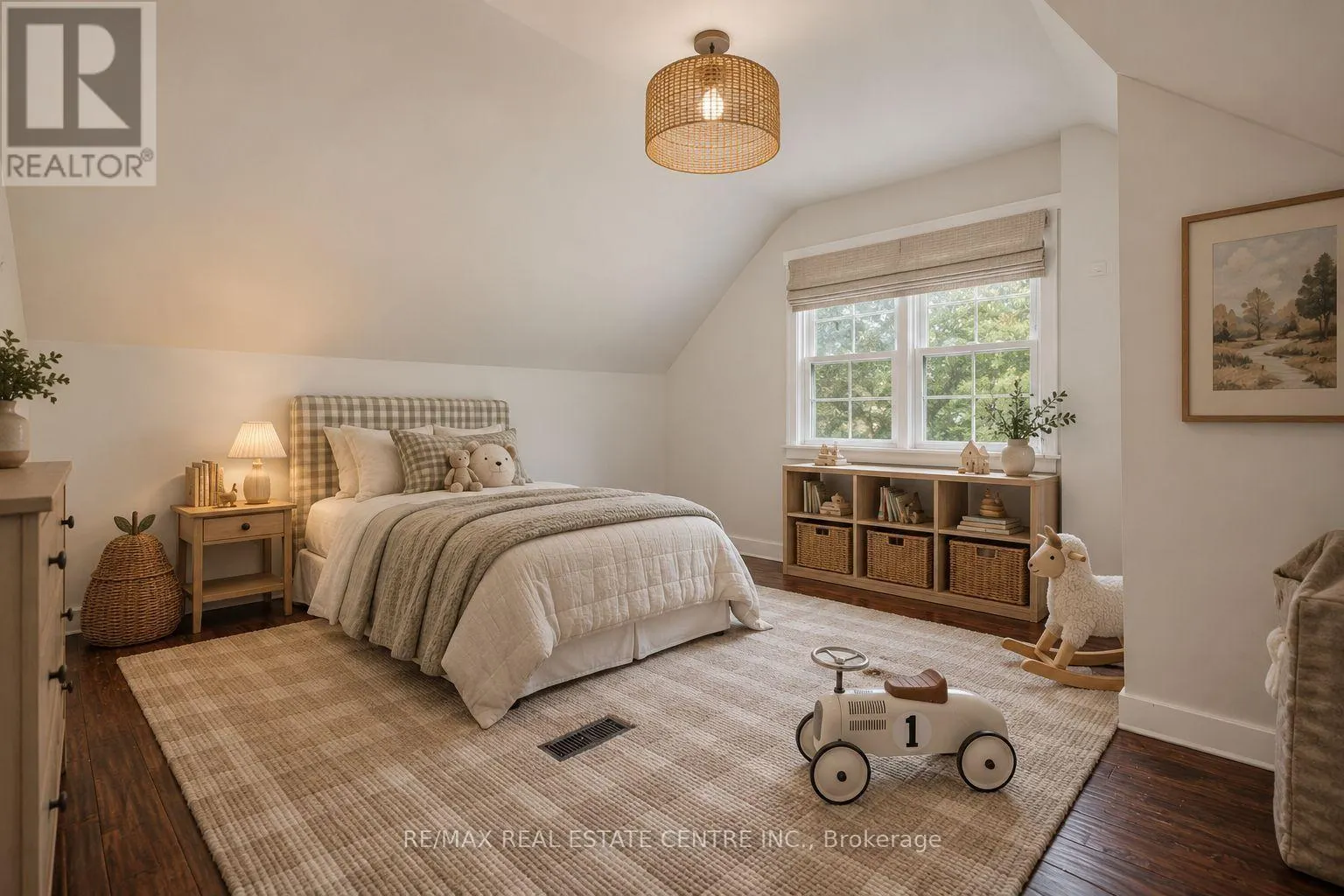 4 LINCOLN CRESCENT