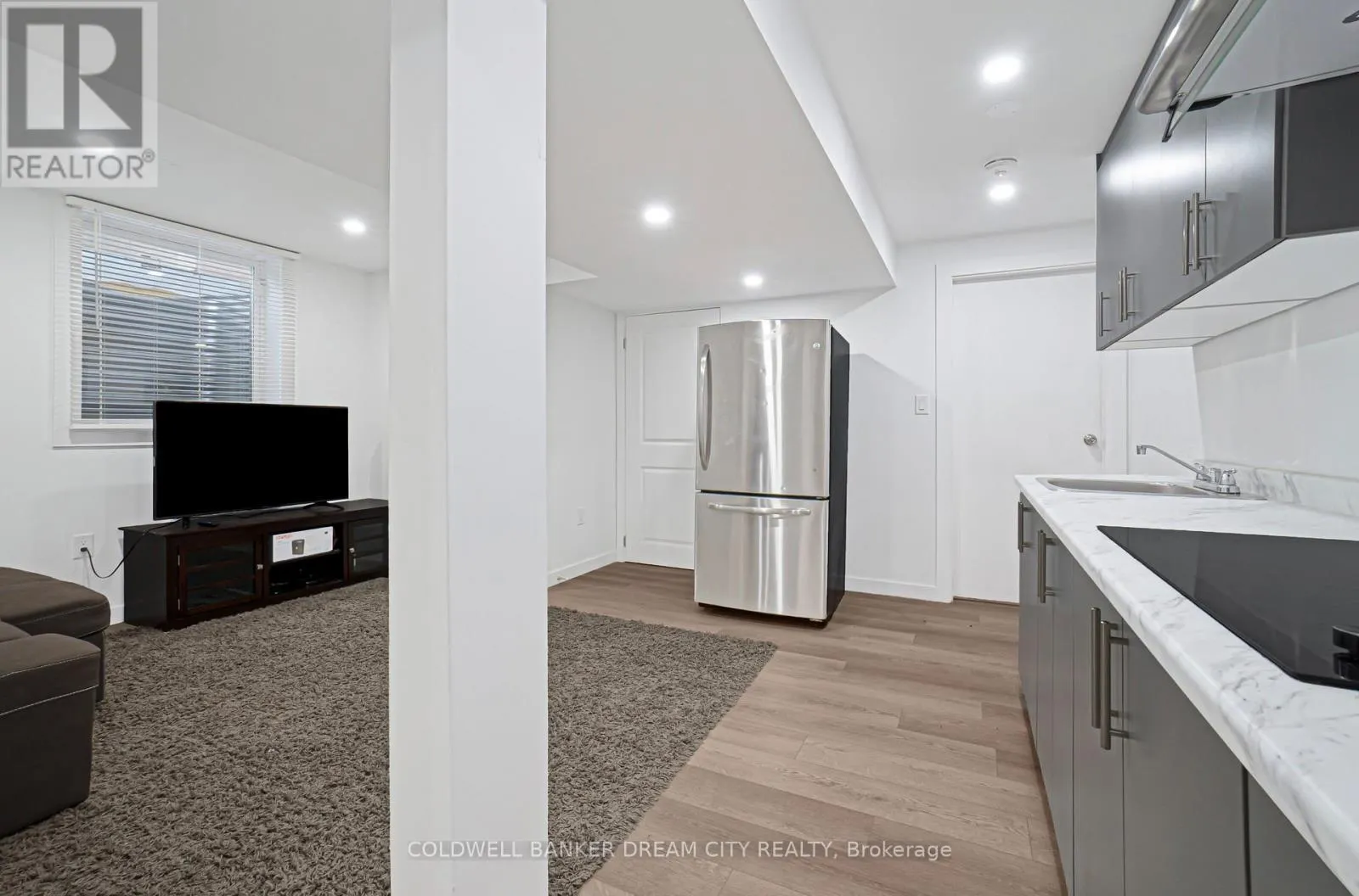 976 KIMBALL CRESCENT