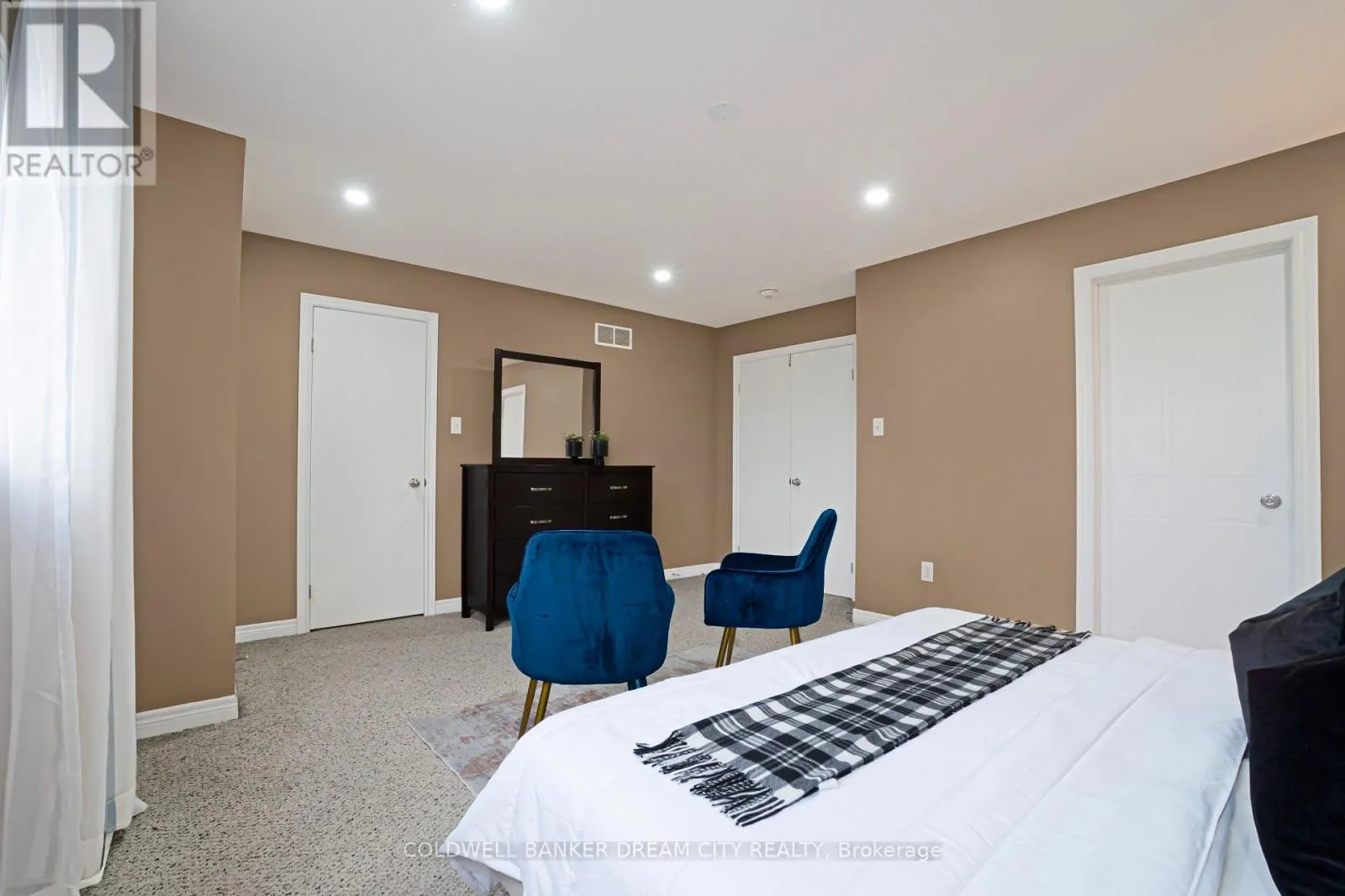976 KIMBALL CRESCENT
