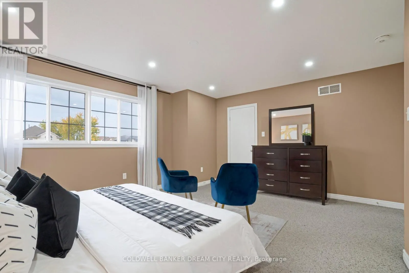 976 KIMBALL CRESCENT