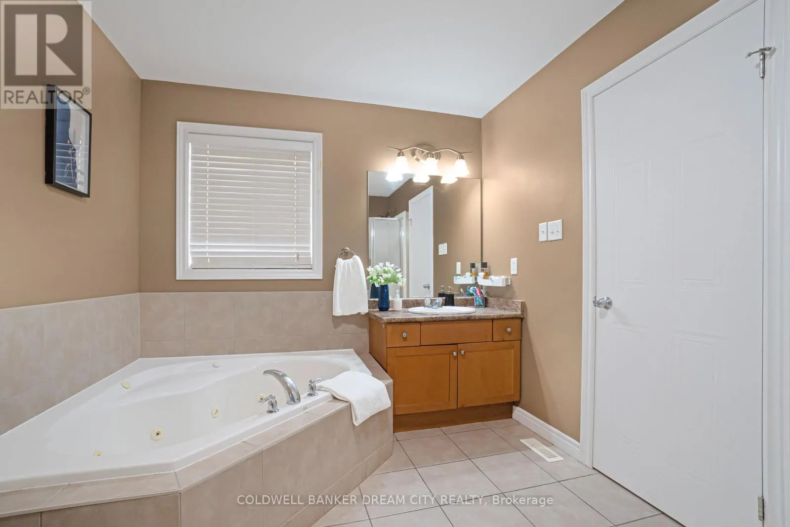 976 KIMBALL CRESCENT