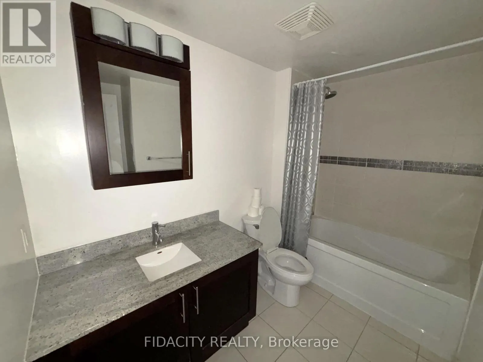 1004 - 242 RIDEAU STREET