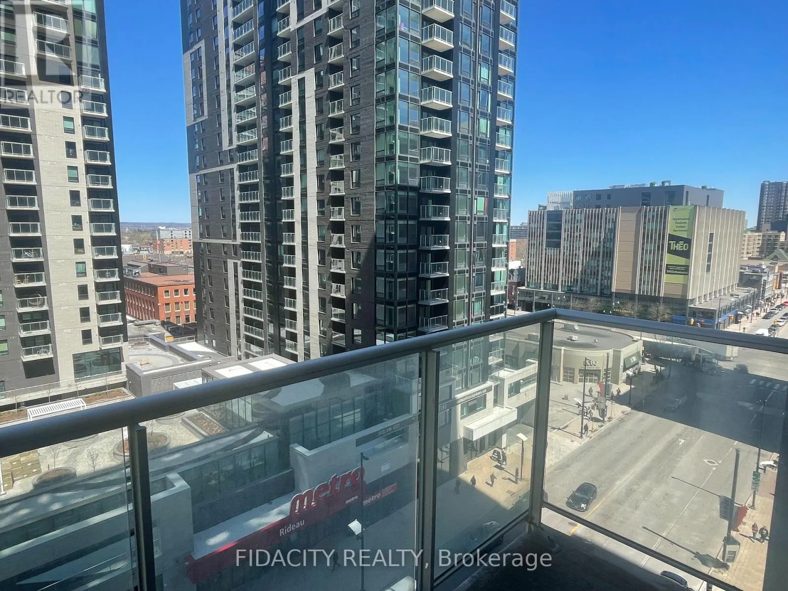 1004 - 242 RIDEAU STREET