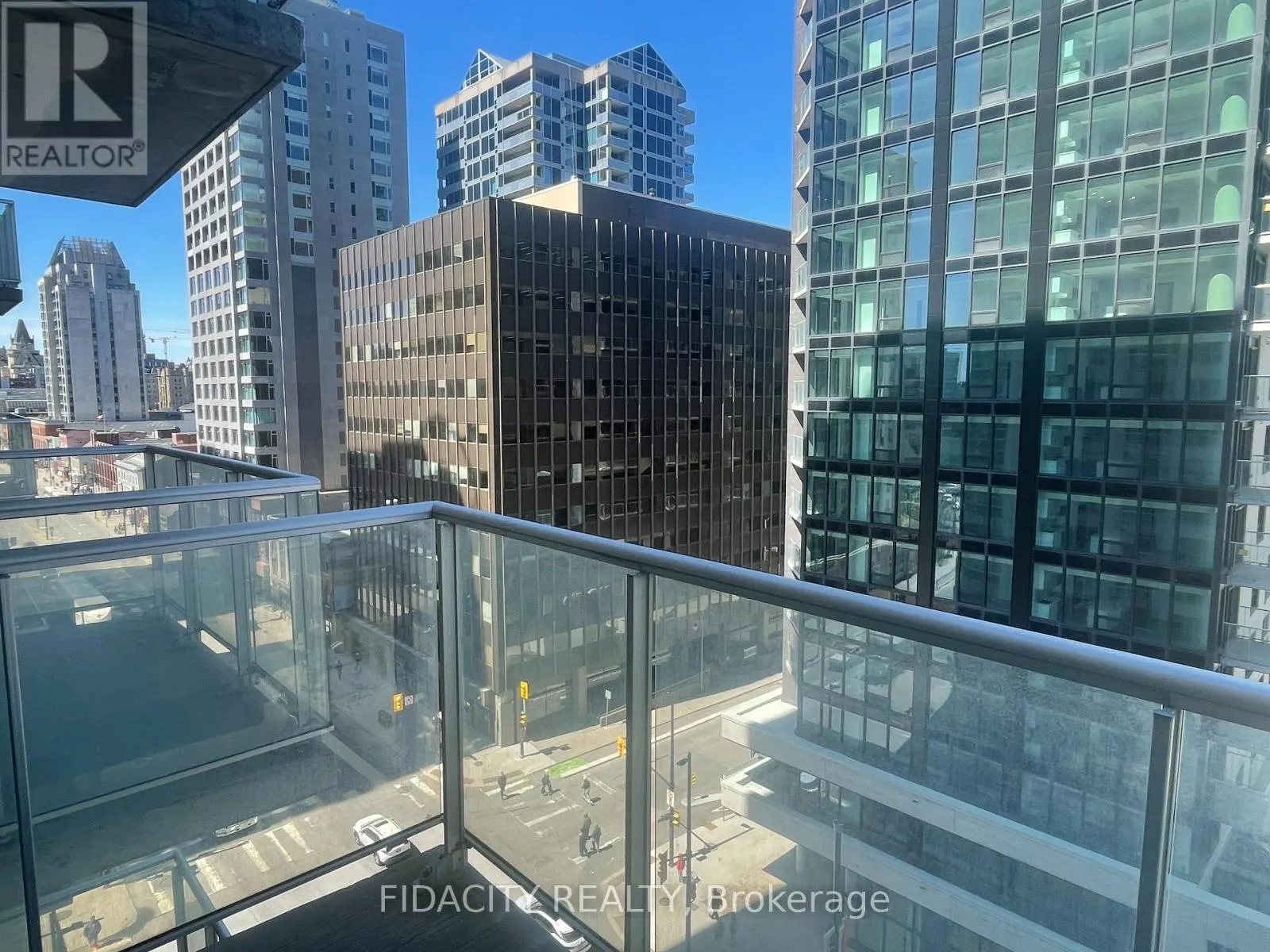 1004 - 242 RIDEAU STREET