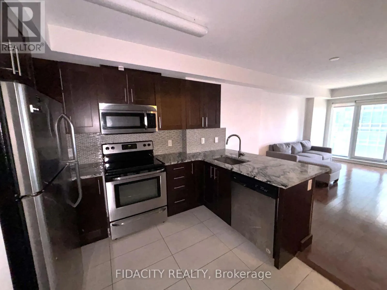 1004 - 242 RIDEAU STREET
