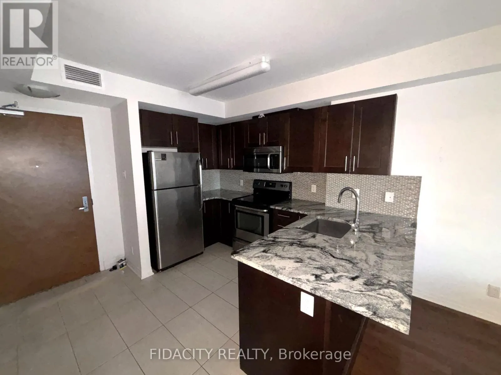 1004 - 242 RIDEAU STREET