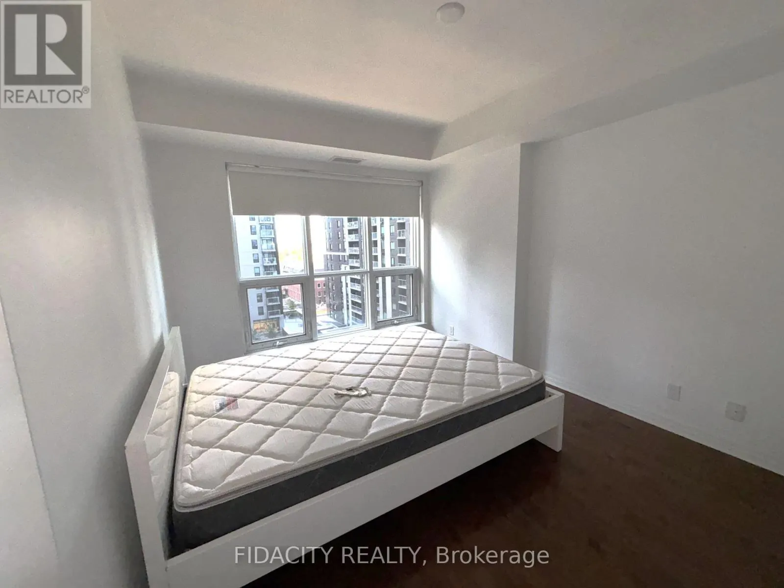 1004 - 242 RIDEAU STREET