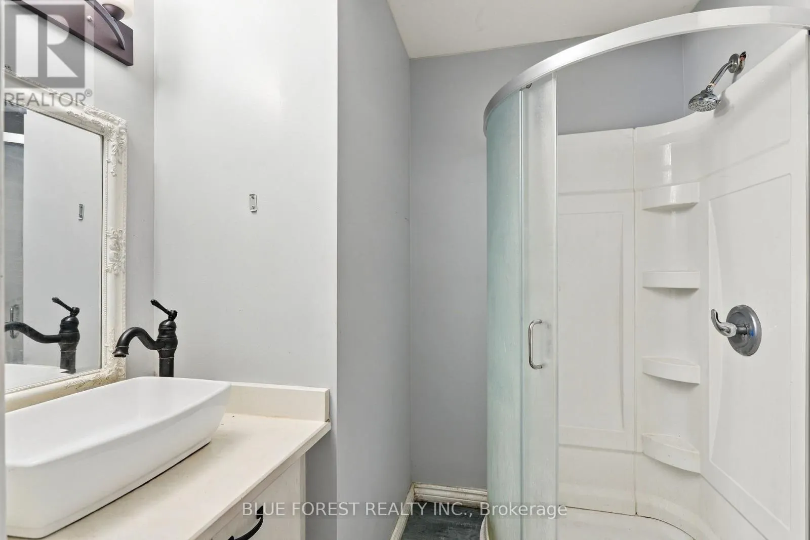 10 - 511 ADMIRAL DRIVE #10