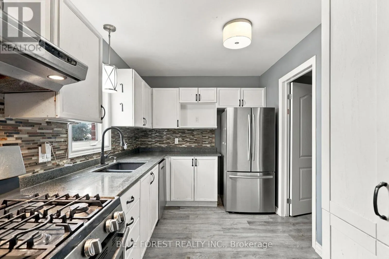 10 - 511 ADMIRAL DRIVE #10