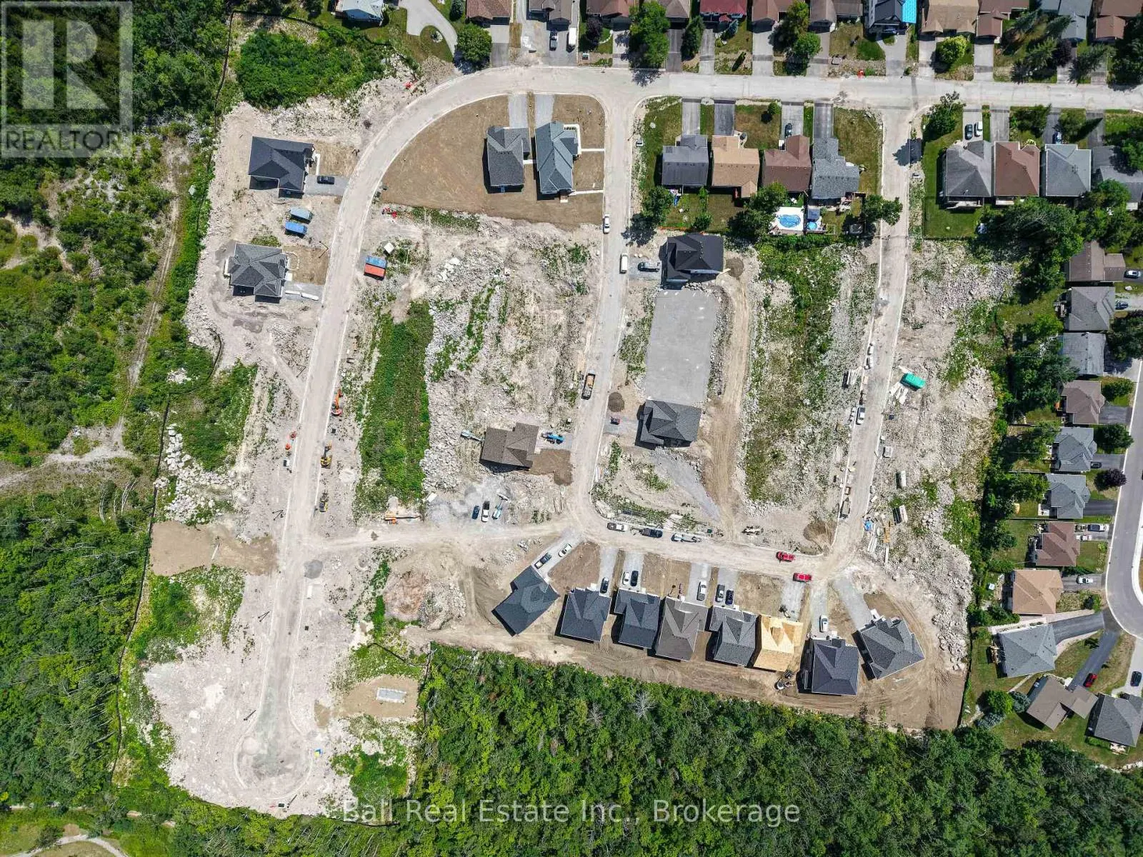 9 HEMLOCK CRESCENT