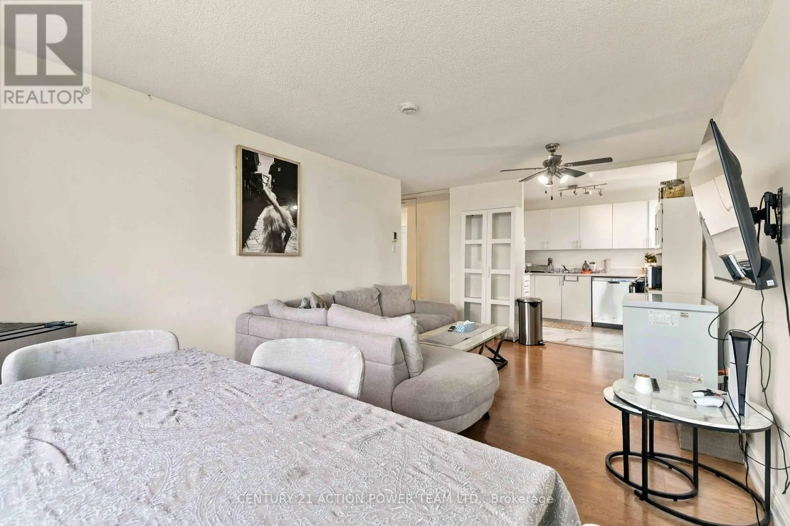 1010 - 1440 HERON ROAD