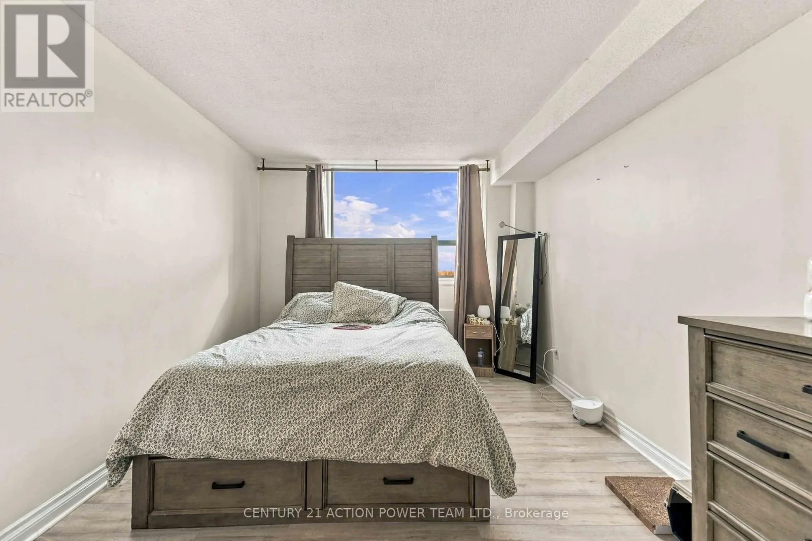 1010 - 1440 HERON ROAD