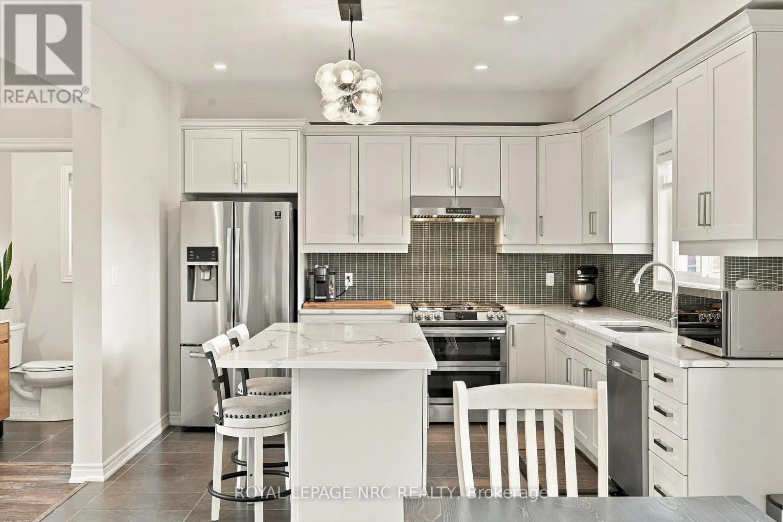 3606 CAROLINIA COURT