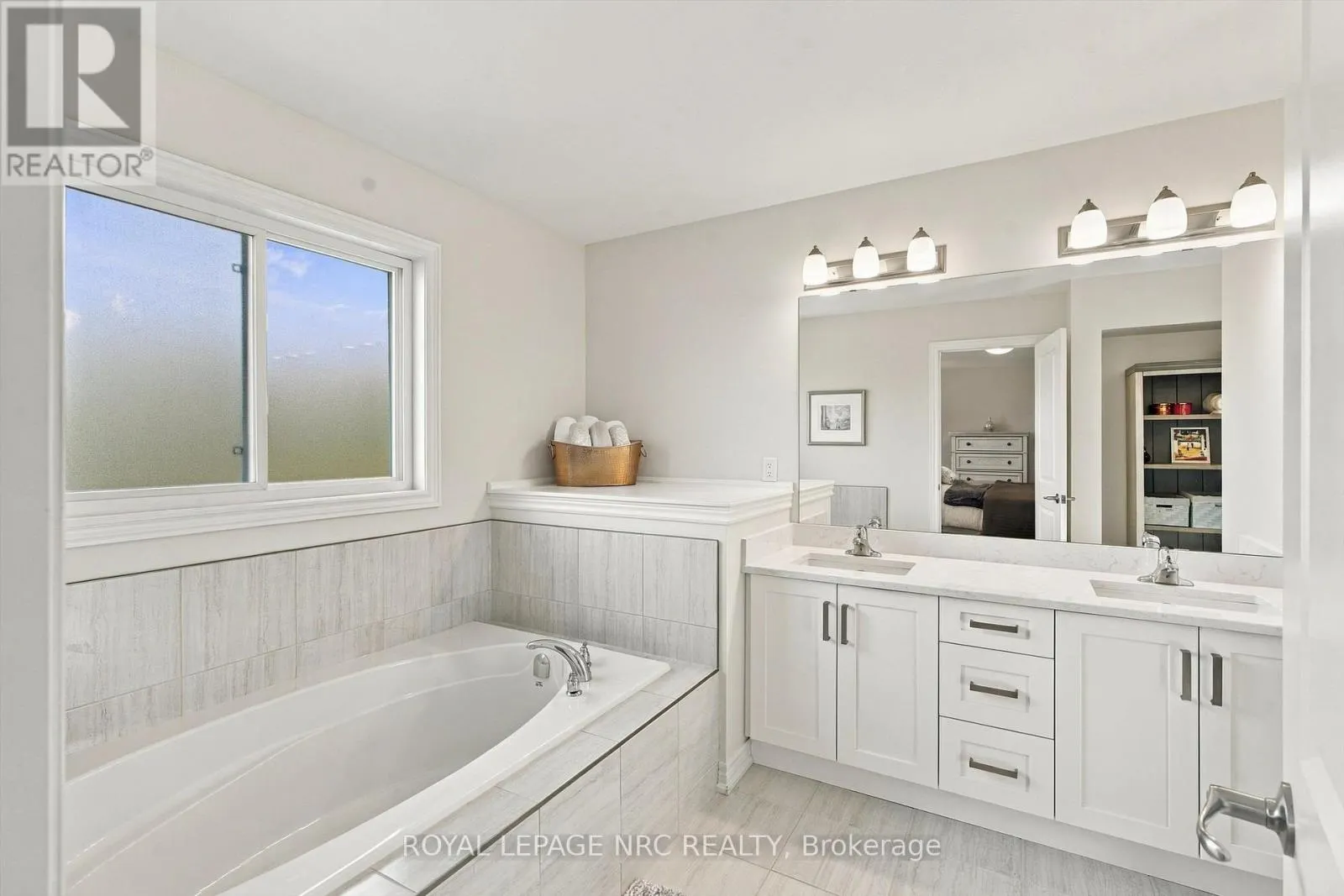 3606 CAROLINIA COURT
