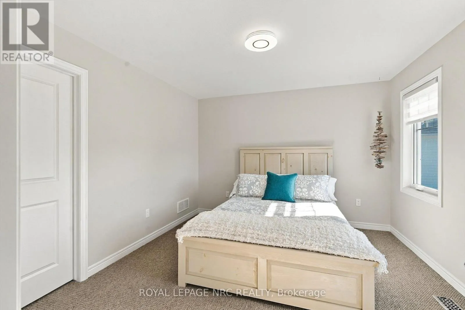 3606 CAROLINIA COURT