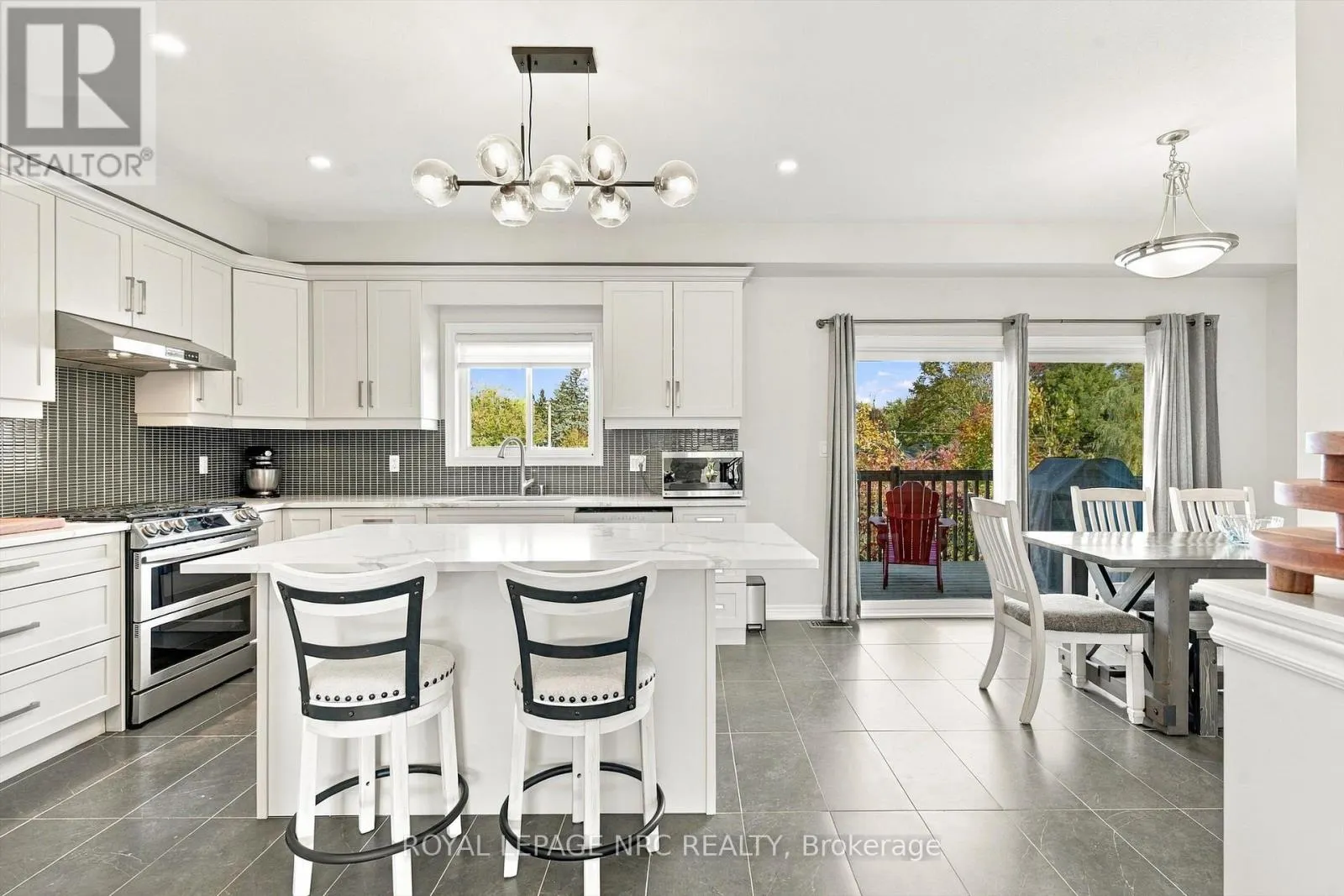 3606 CAROLINIA COURT